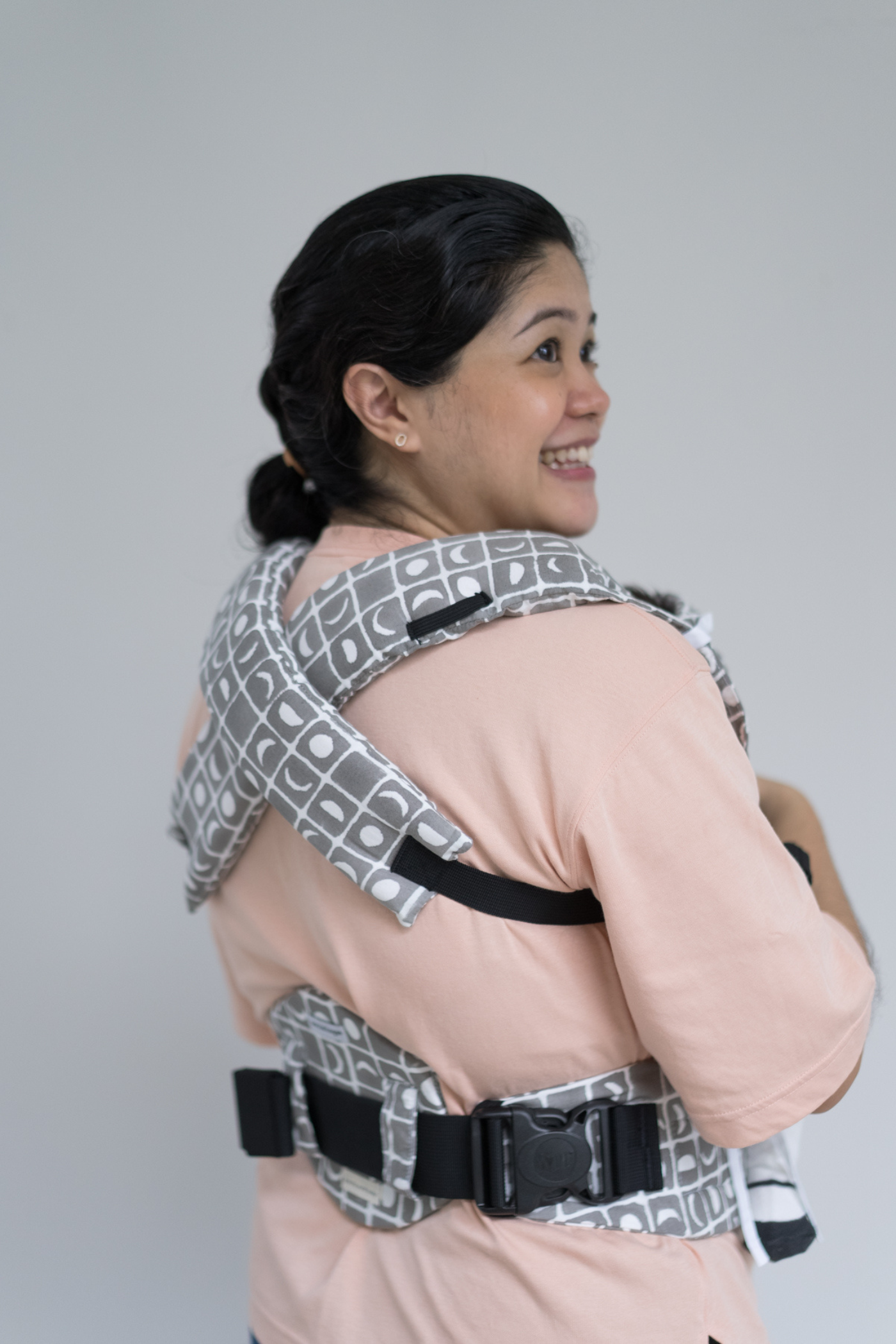 Lali Baby Carrier - Grey Moon Chase